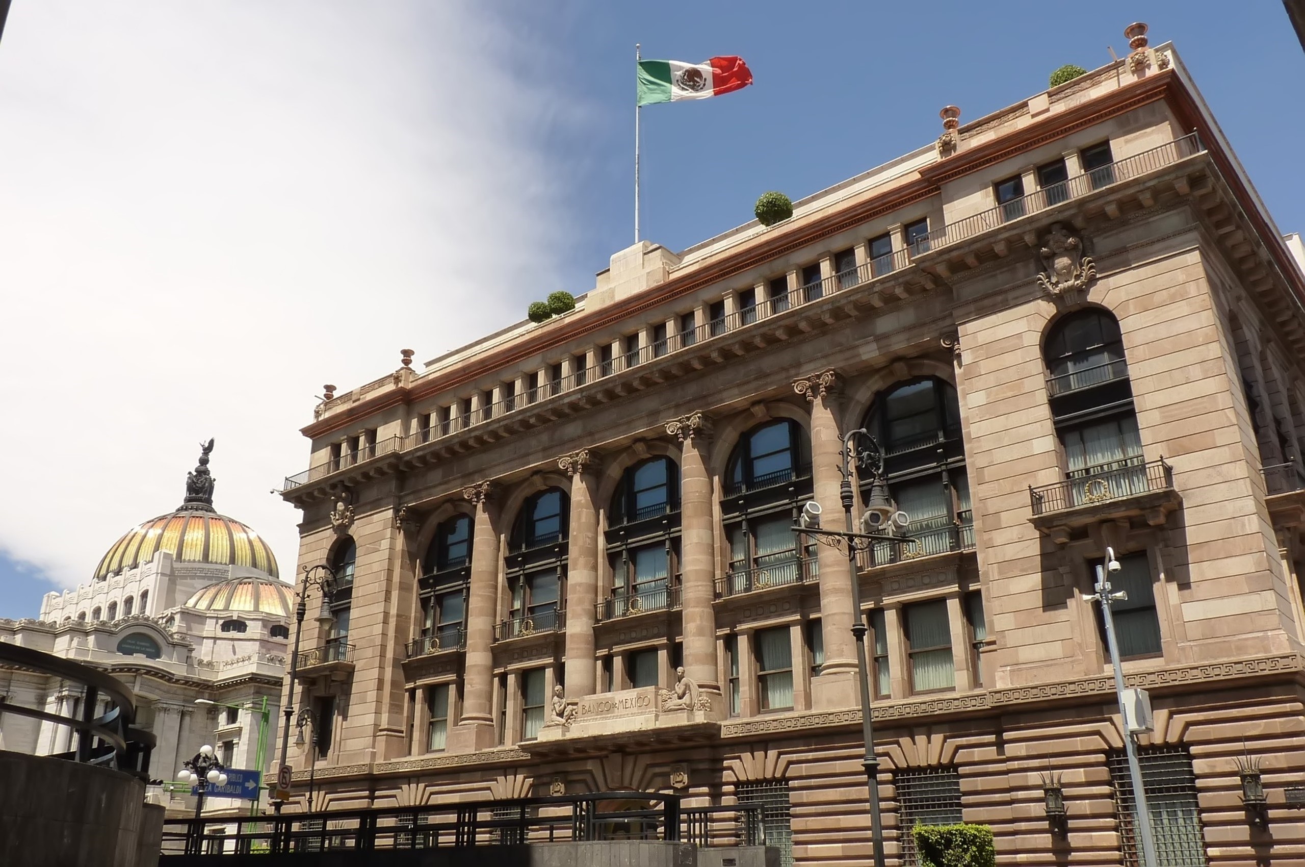 Banxico Opta por la Cautela: Realiza Tercer Recorte de Tasa, Deja el Referencial en 10.5%